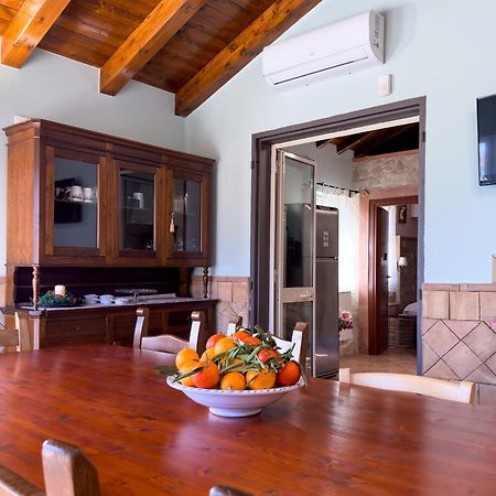 Villa Del Gelso Chalet Nel Parco Delletna 마스칼리 외부 사진