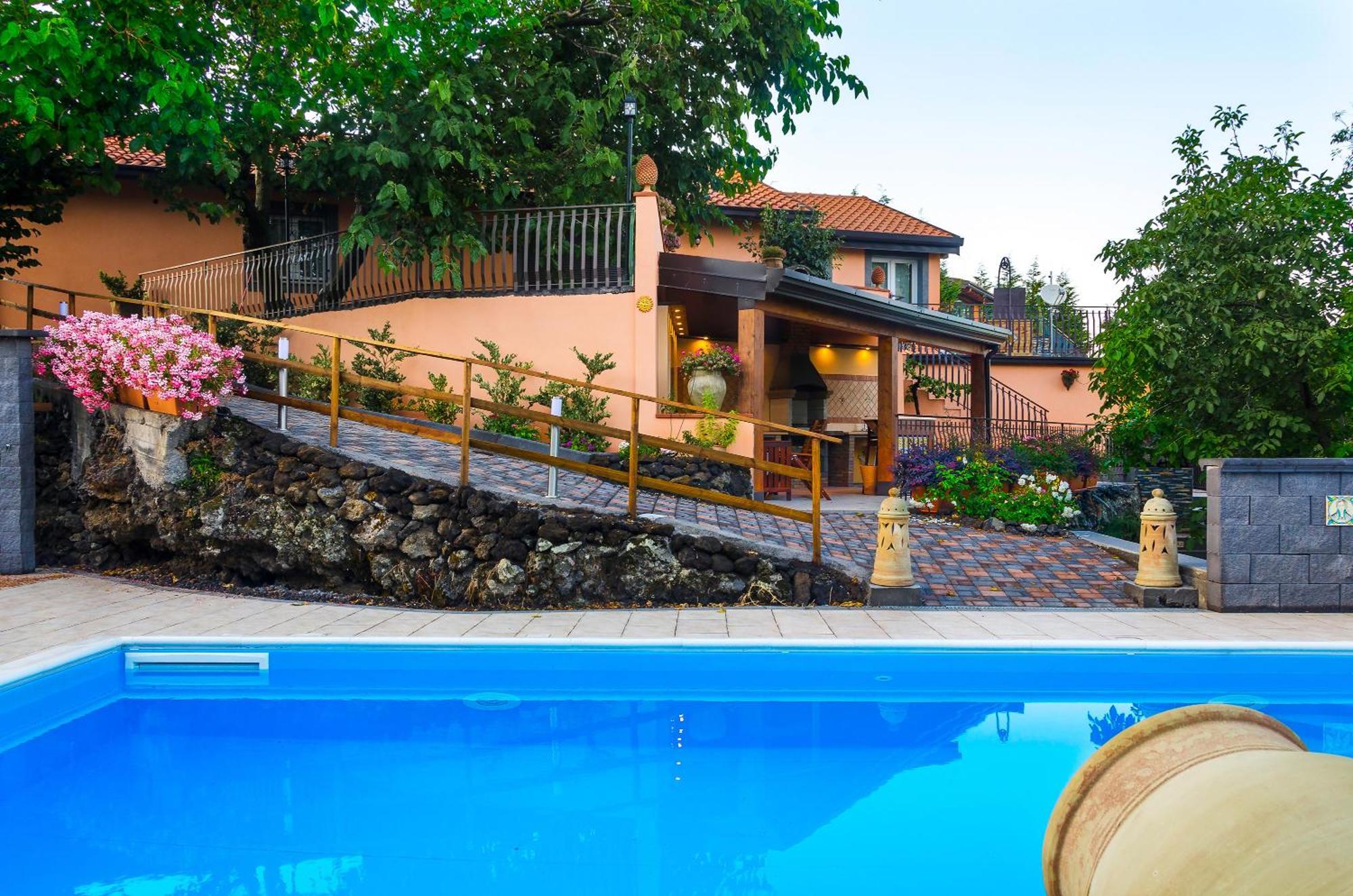 Villa Del Gelso Chalet Nel Parco Delletna 마스칼리 외부 사진