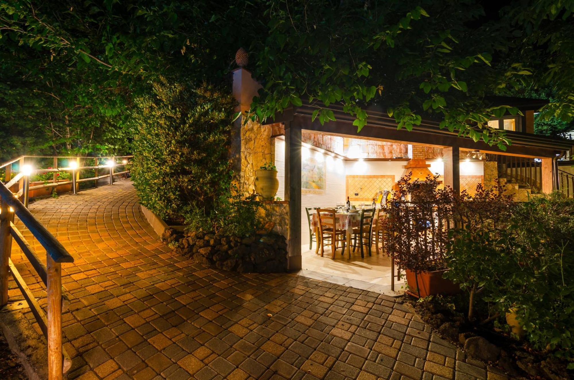 Villa Del Gelso Chalet Nel Parco Delletna 마스칼리 외부 사진