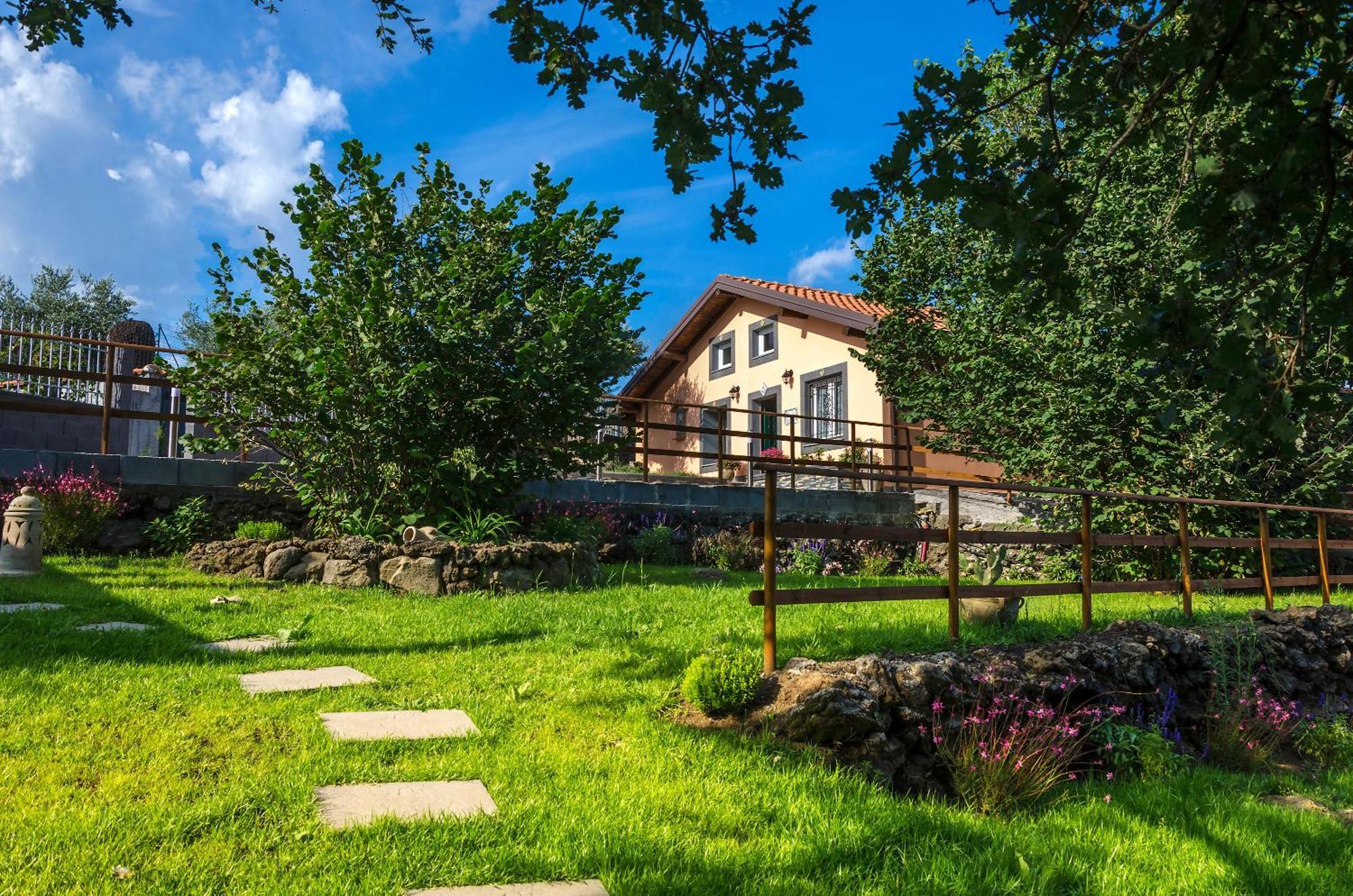 Villa Del Gelso Chalet Nel Parco Delletna 마스칼리 외부 사진